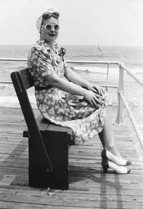 1941 04 RUTH TOTTEN